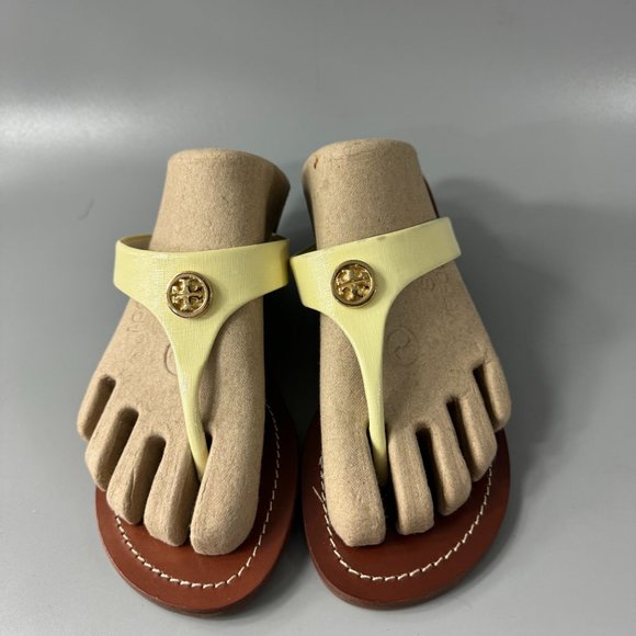 Tory Burch Cameron Wedge Thong Patent Saffiano Yellow-Gold, Size 8.5 - Picture 4 of 12